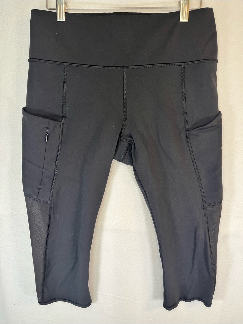 Athleta Black All In Crop Leggings Mesh Pockets Sz M Yoga Athleisure Gym Running